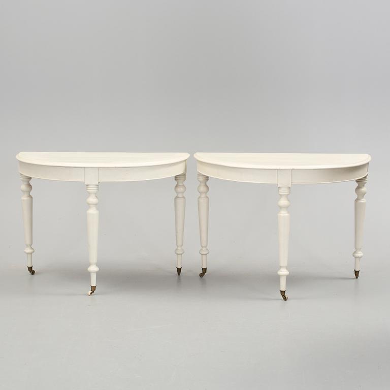 MÅNBORD, ett par, nyrenässans, 1800-tal.
