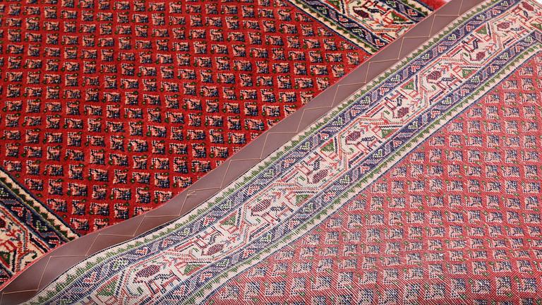 Gallery carpet, Saruk mir, 335 x 106 cm.