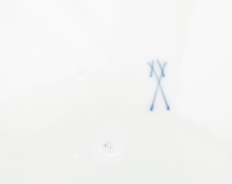 SKÅLFAT, 2 st, porslin, "Röda Draken", Meissen.