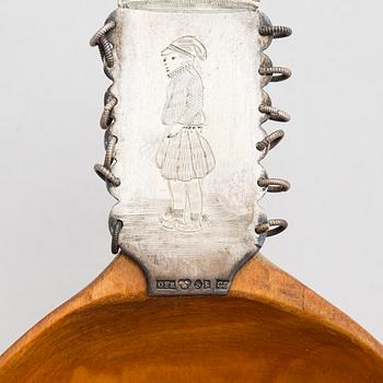 A masur birch and silver guksi /cup from Lapland marked OFE, Boden, Sweden, 1929. Sami handicraft / duodji.