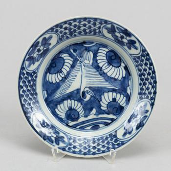 A set of five blue and white dishes, Ming dynasty (1368-1644).