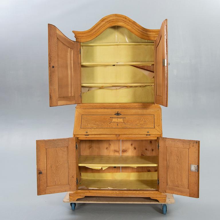 A Swedish oak desk cabinet around 1800.