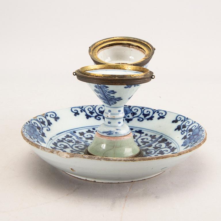A 17th/19th century Dutch/Chinese porcelain censer.