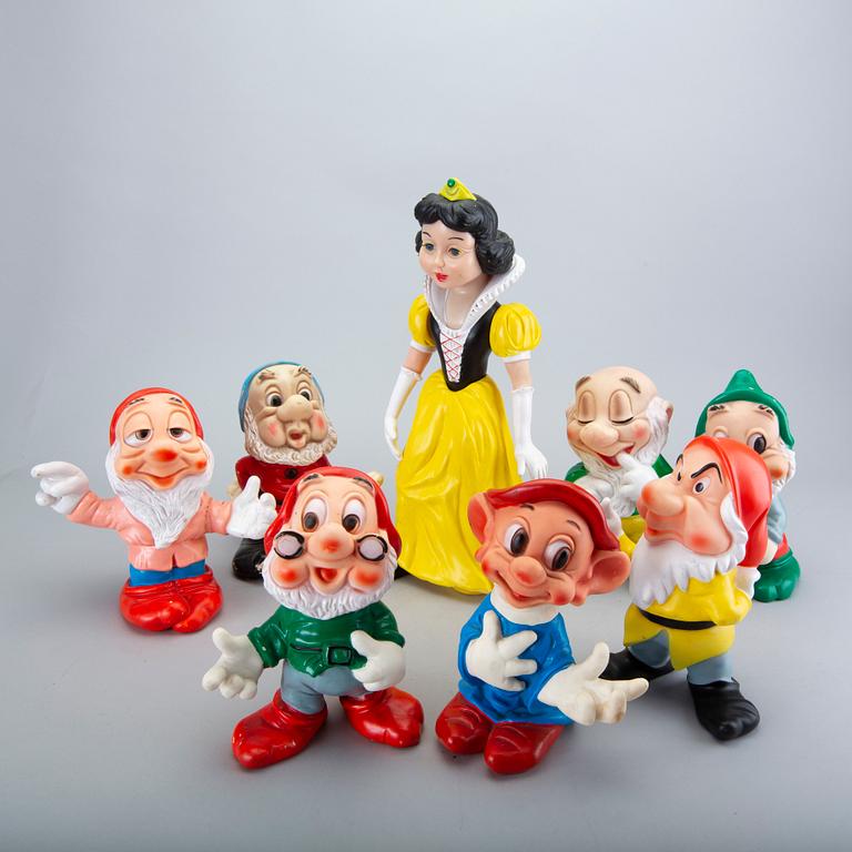 LEKSAKSFIGURER, "Snövit och de 7 dvärgarna" 8 st, plast, delvis märkta Walt Disney Productions.