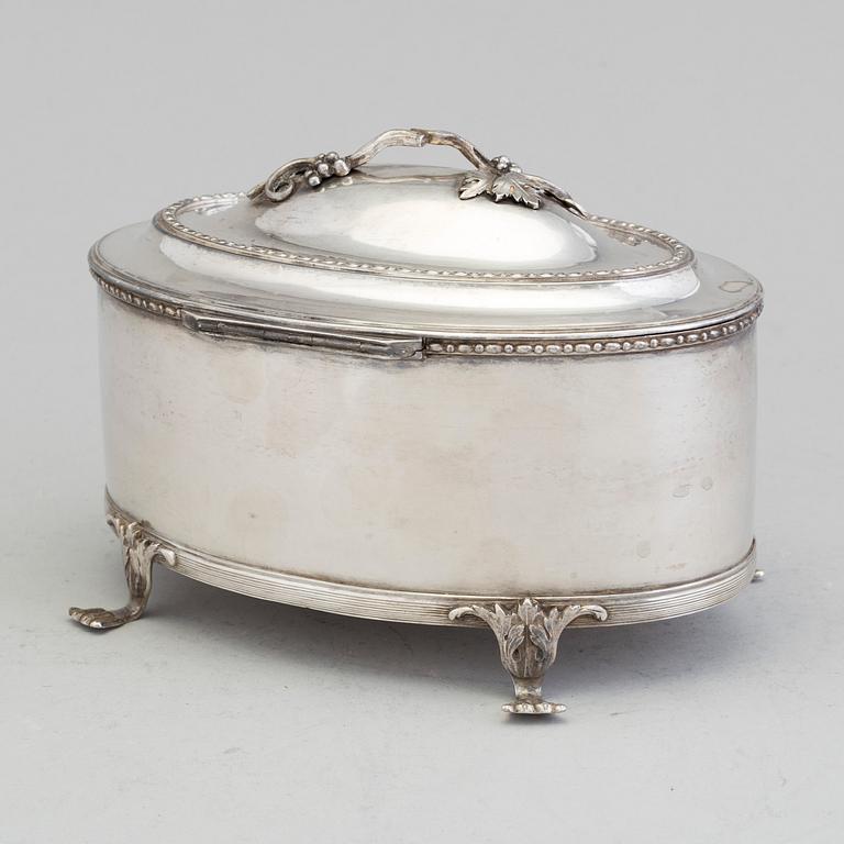 A silver sugar box by ADOLF ZETHELIUS, Stockholm 1814.