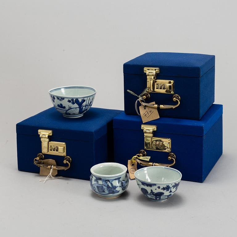 Two blue and white bowls and a censer, Ming dynasty (1368-1644).