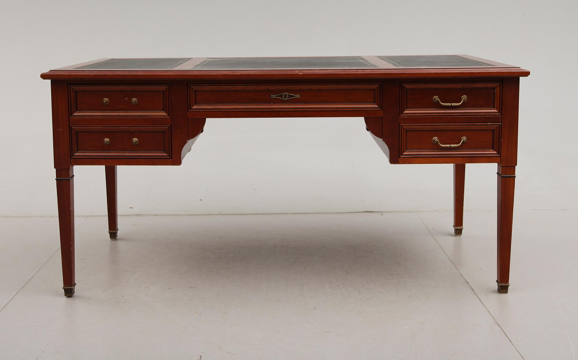SKRIVBORD, gustaviansk stil, 1900-talets andra hälft.