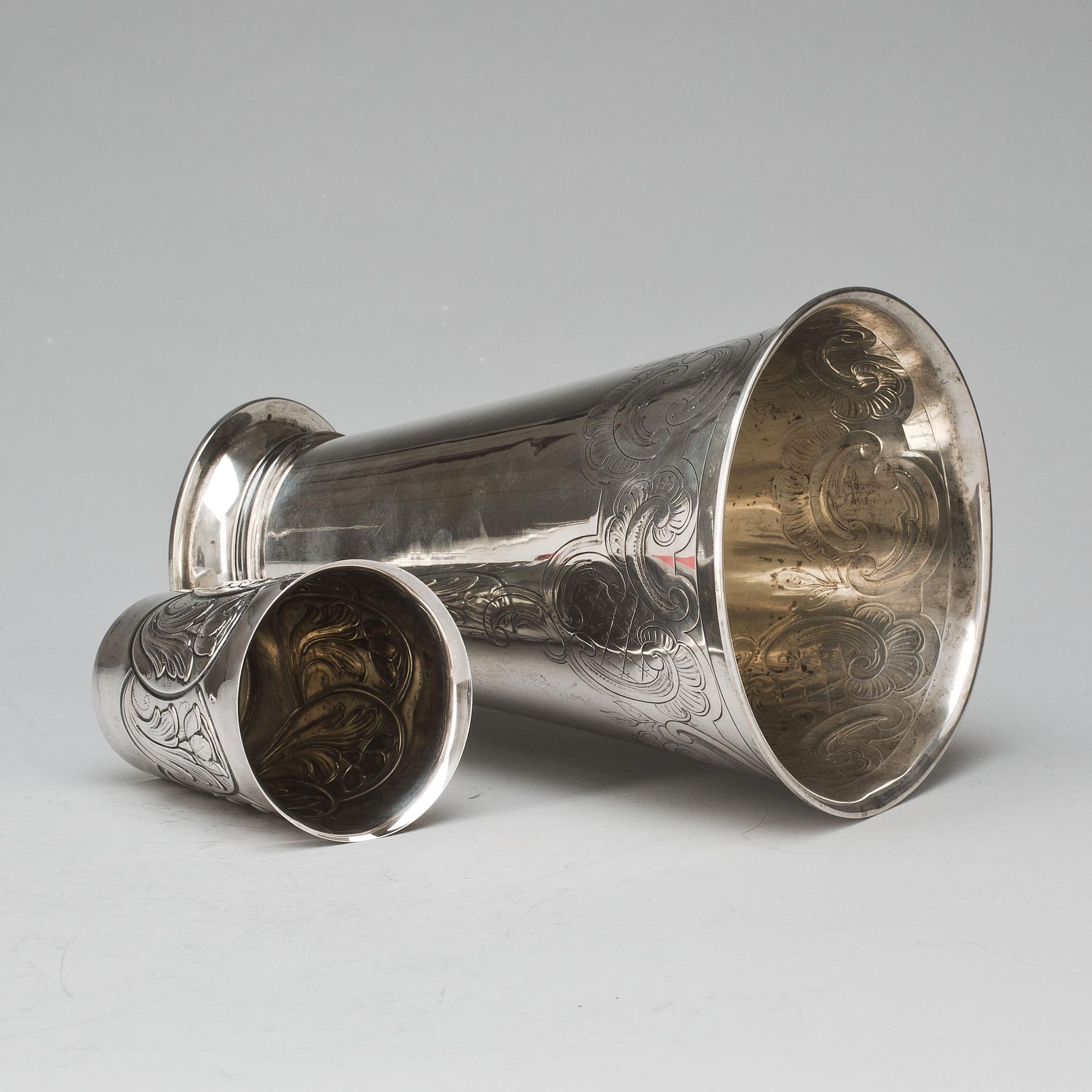 BÄGARE, 2 st, silver, 1947 och 1949, vikt ca 445g.