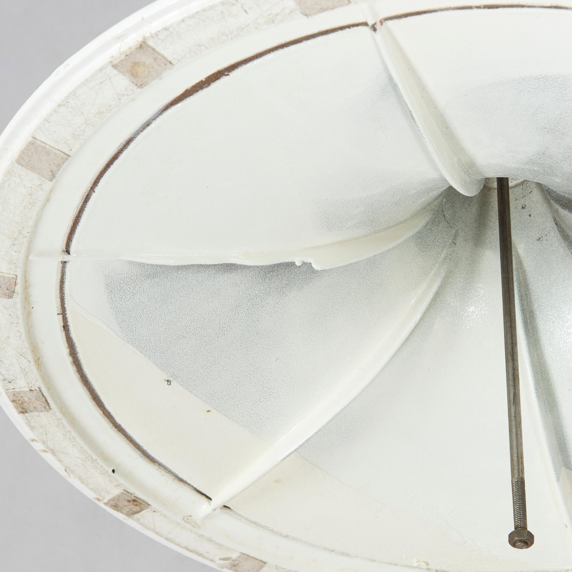 Eero Saarinen, pöytä, "Tulip", Artek. Lisenssillä valmistettu Billnäsin tehtailla, Fiskars, 1900-luvun puoliväli.