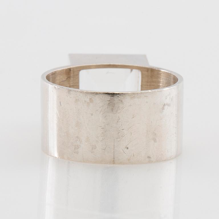 Wiwen Nilsson, Ring sterling silver med en trappslipad bergkristall, Lund 1970.