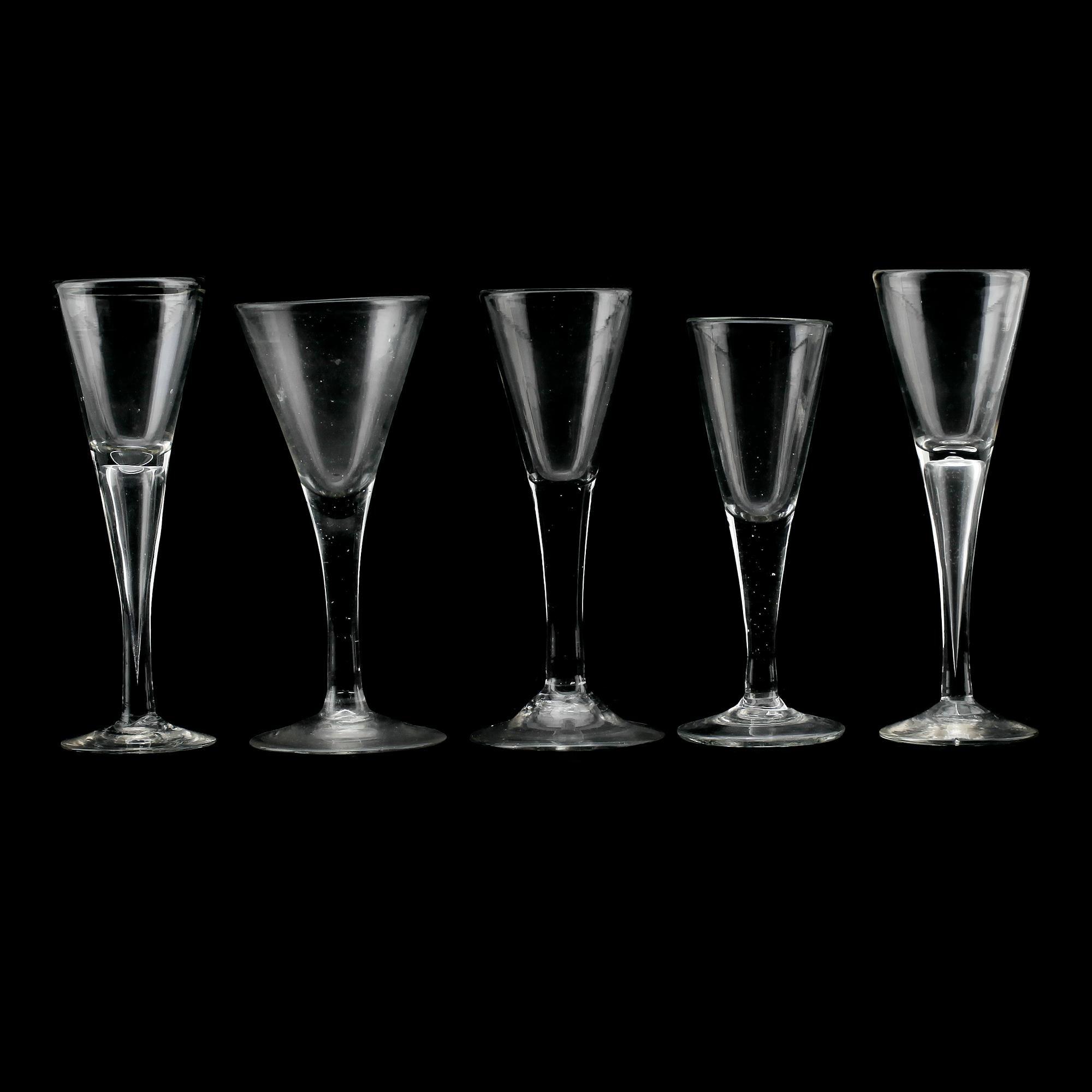 VINGLAS, 5 st snarlika, 1700-/1800-tal.