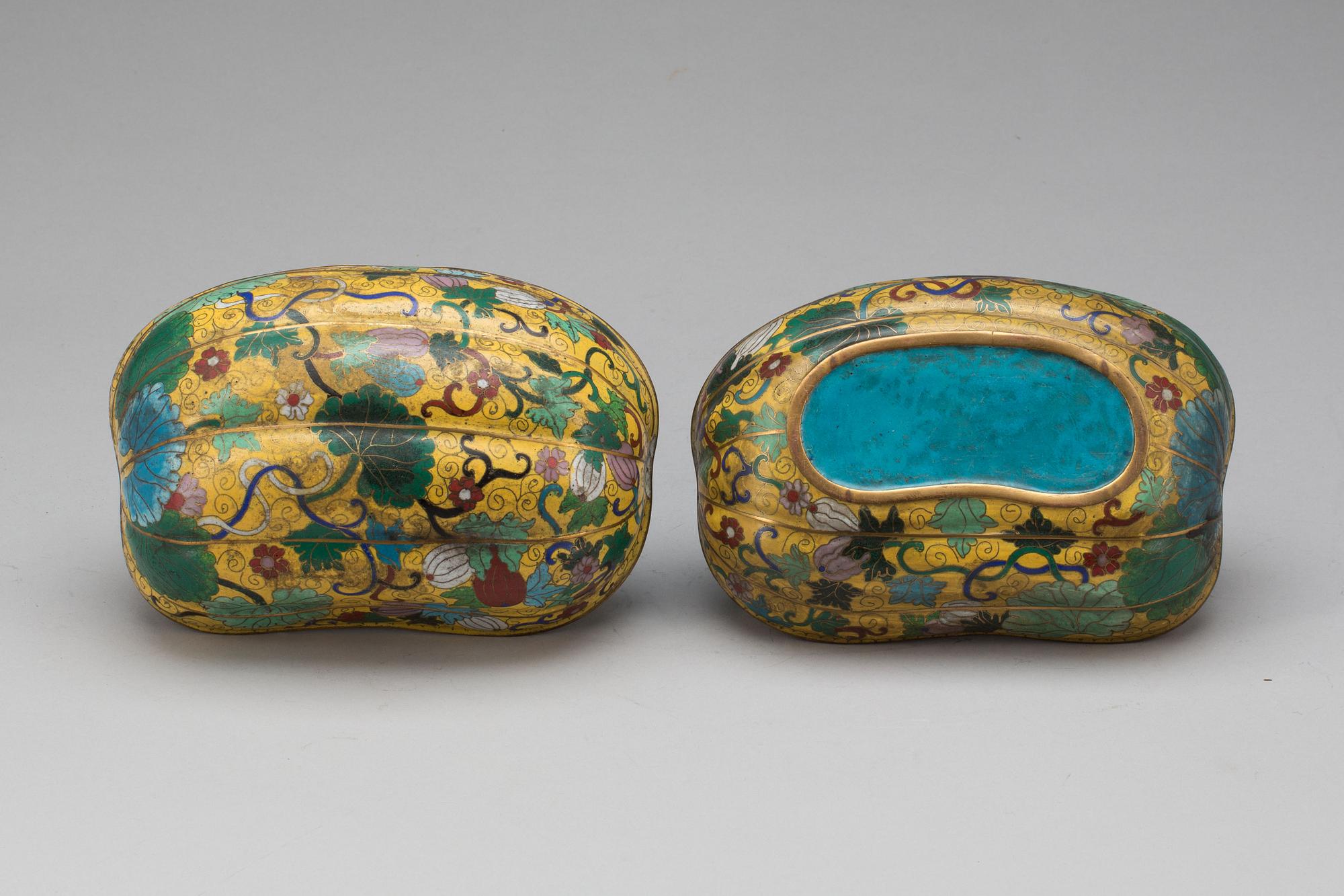 ASK MED LOCK OCH VAS, 2 delar. Cloisonné och emalj, orientaliskt.