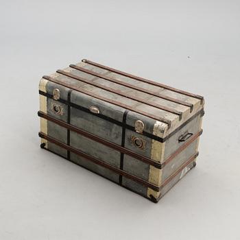 An early 20th century trunck.