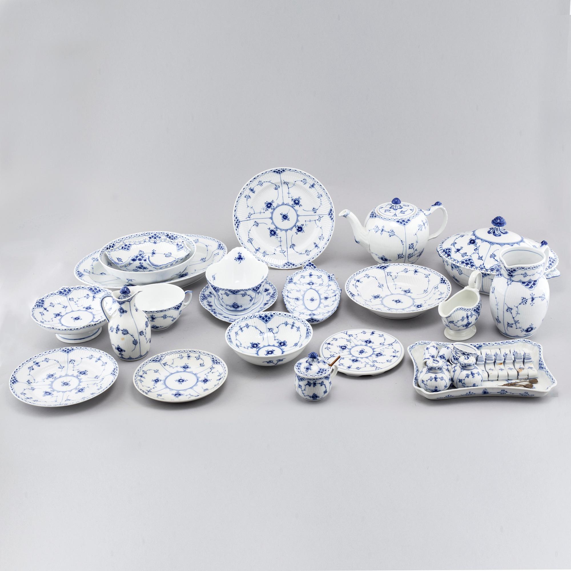 A porcelain tableware set of 69 pcs, "Musselmalet" by Royal Copenhagen, second half of the 20th century.