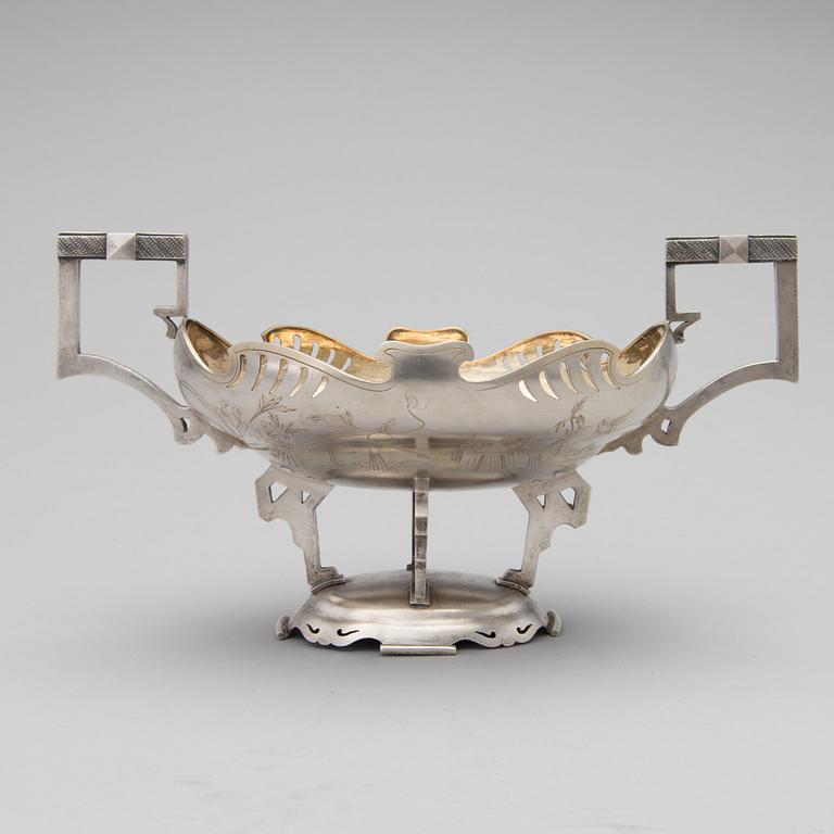An art nouveau silver fruit bowl with gilt interior, marked BM, Russia around 1900.