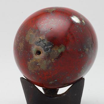 A Hans Hedberg faience box and two eggs, Biot, France.