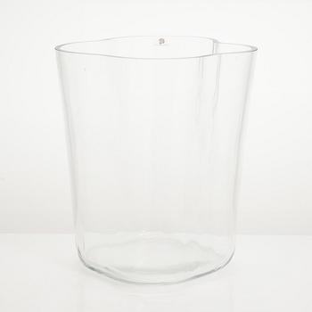 Alvar Aalto, a '3032' vase signed Alvar Aalto.