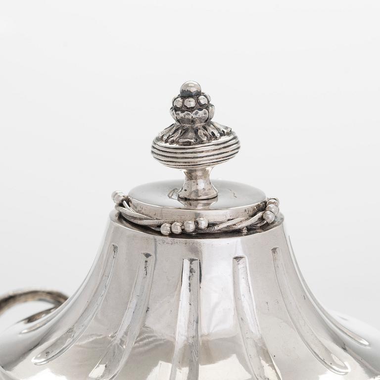 Mikael Nyberg, sockerskål med lock, silver, Stockholm 1788. Gustaviansk.