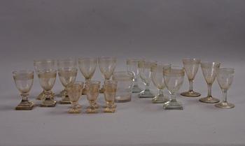 STARKVINSGLAS MM, 21 delar. Bl.a empire 1800-tal.