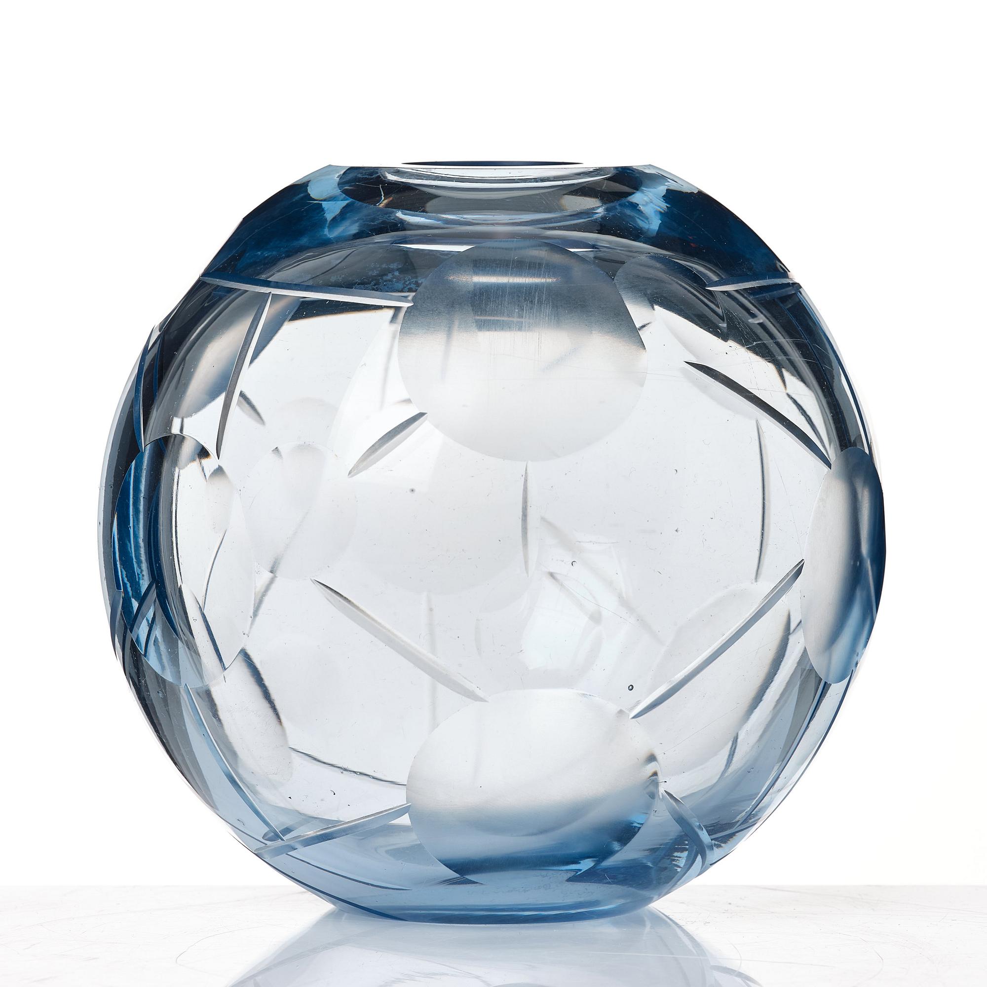 Vicke Lindstrand, a cut glass vase, Orrefors 1931.