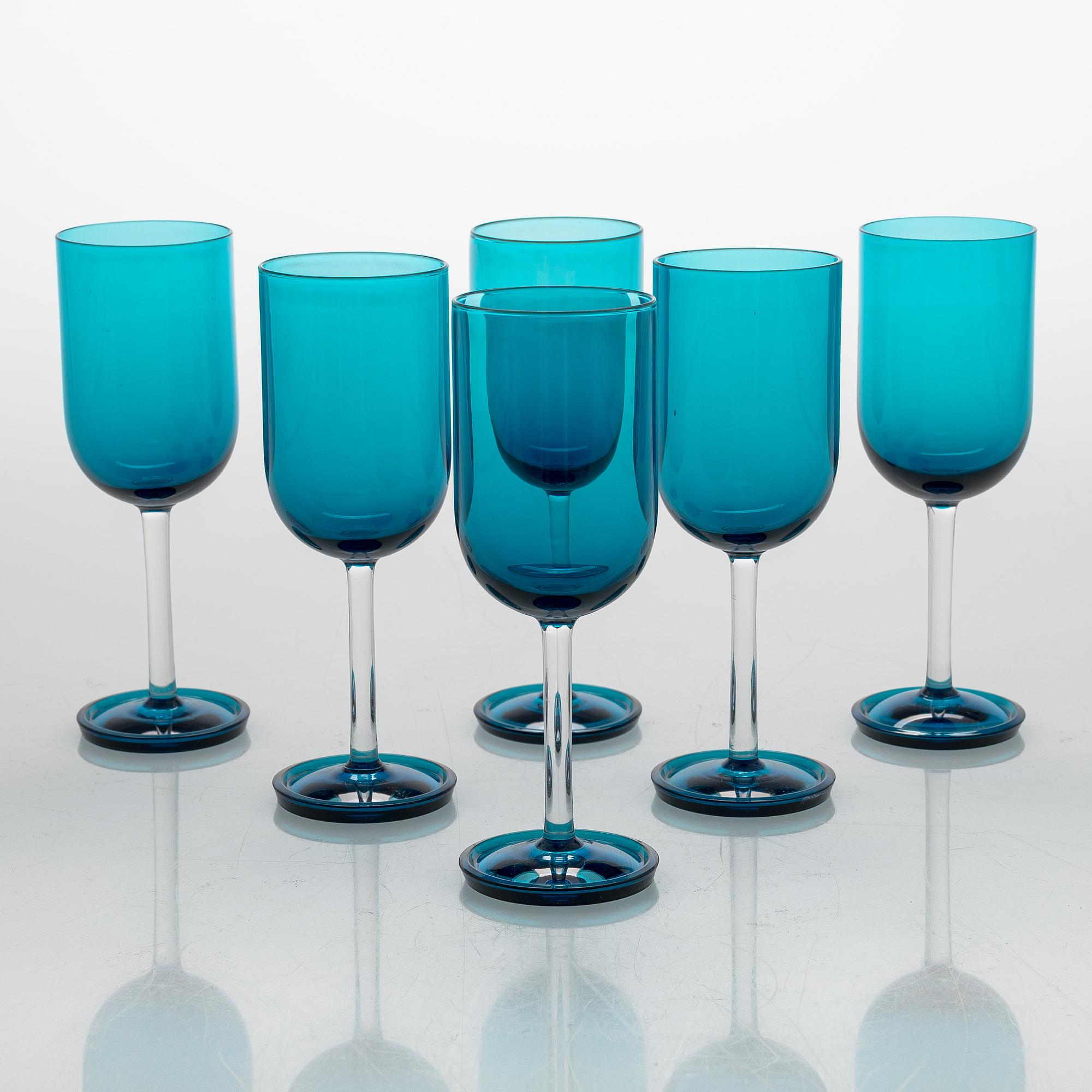 Nanny Still, a 26-piece 'Harlequin' glassware for Riihimäen Lasi Oy.