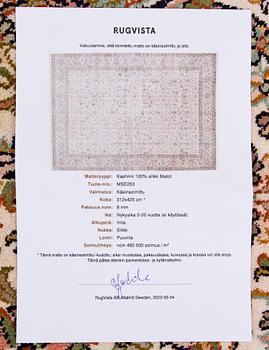 Matta, Kashmir, silkkiä, noin 312 x 425 cm.