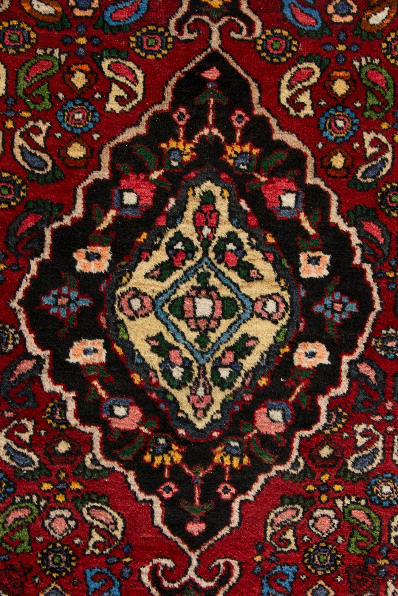 Matto, itämainen, n. 212x135 cm.