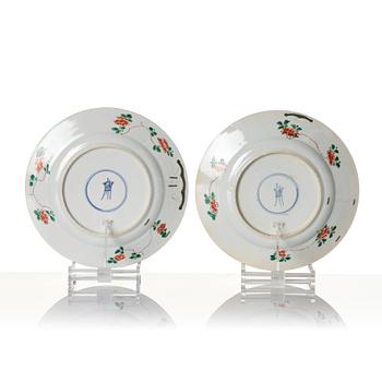 Tallrikar, ett par, porslin, Kina, Qingdynastin, Kangxi (1662-1722).