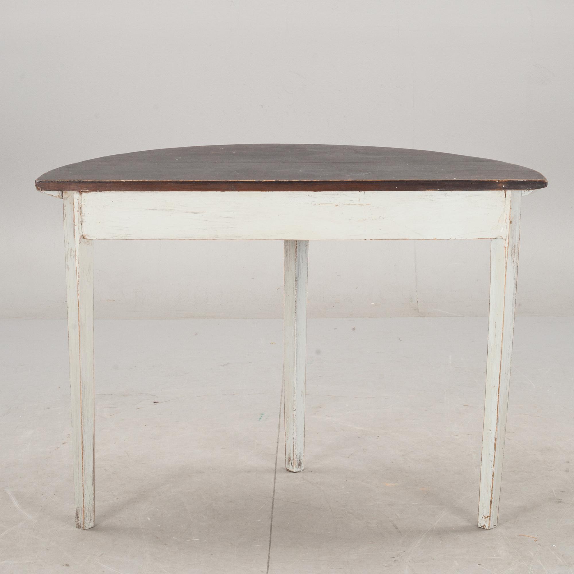 HALVMÅNEBORD, omkring 1900.