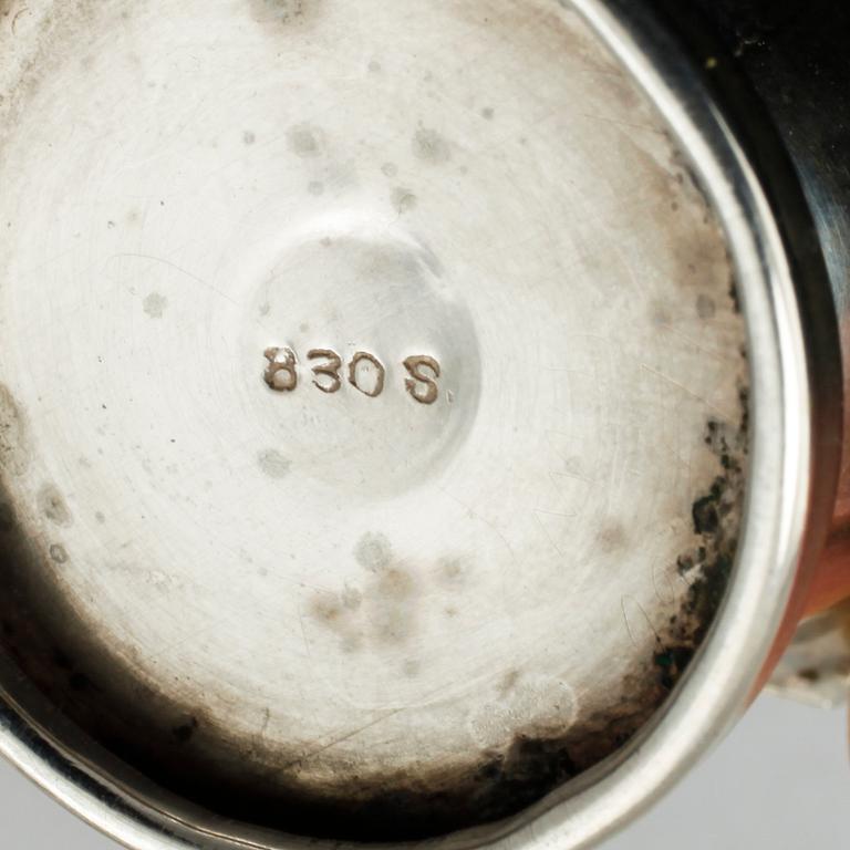 A collection of silver, 7 pcs, i.a needle dishes, 19th-20th century. Weight 335 g.