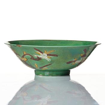 A green glazed brinjal bowl, Qing dynasty, circa 1700.