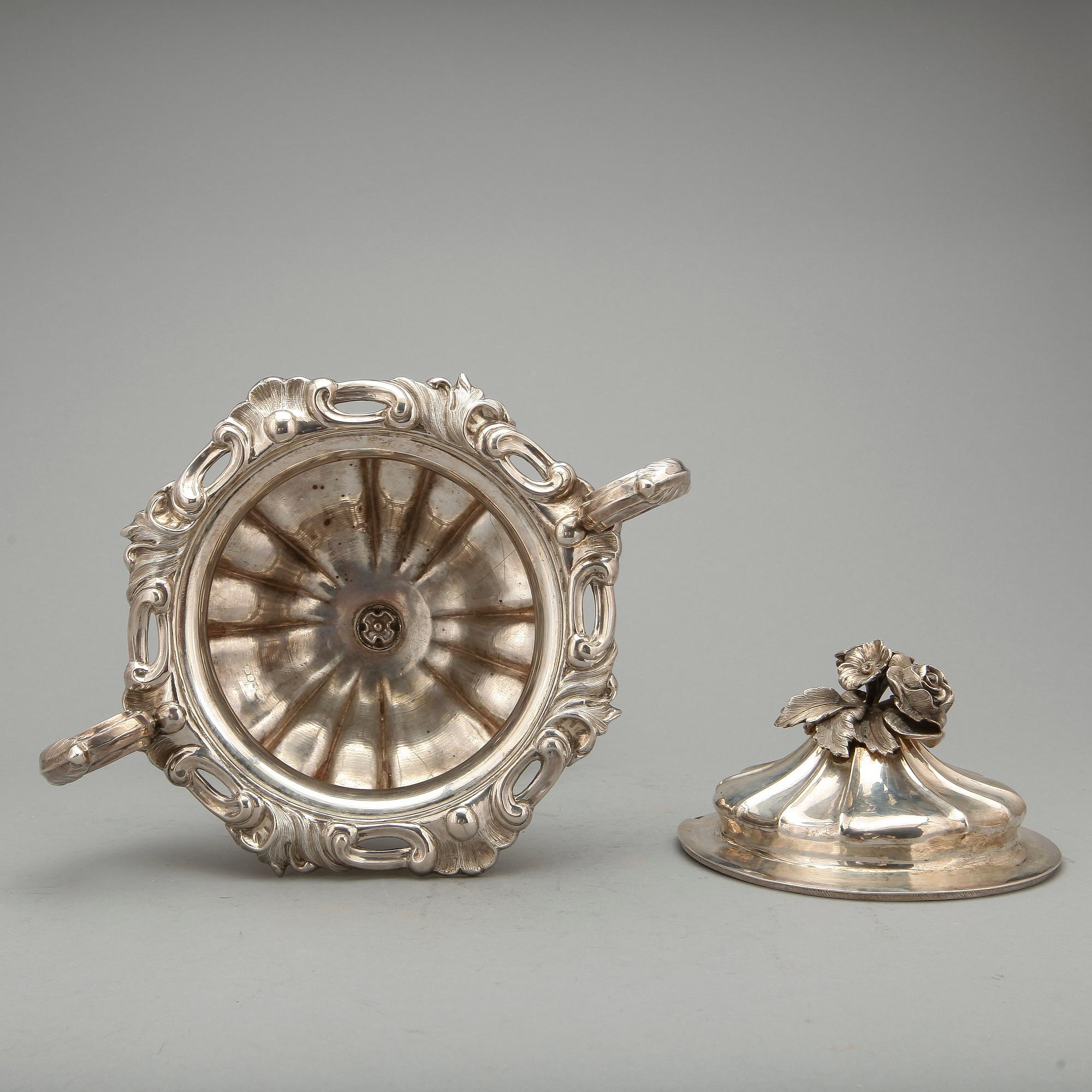 SOCKERSKÅL, silver, Gustaf Möllenborg, Stockholm, 1850. Vikt: ca 1212 gram.