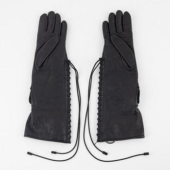 Balenciaga, a pair of gloves, size 6-½.