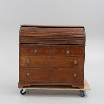 A chest of drawers, 19th Century.