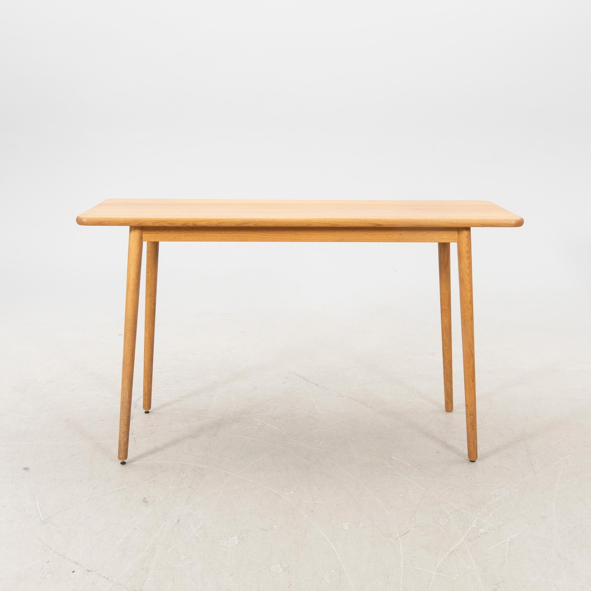 Jonas Lindvall, a Miss Holly oak bar table 21st century.