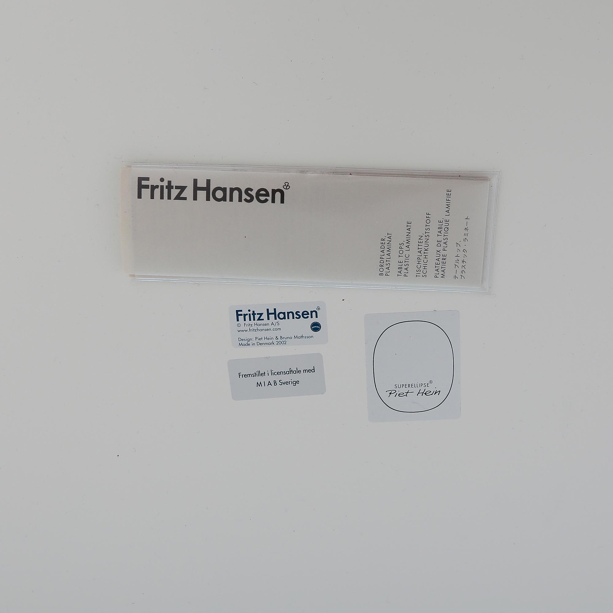 MATBORD, "Superelips", Design Bruno Mathsson och Piet Hein för Fritz Hansen, 2002.