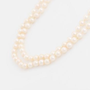 Ole Lynggaard, 18K gold clasp with two pearl necklaces.