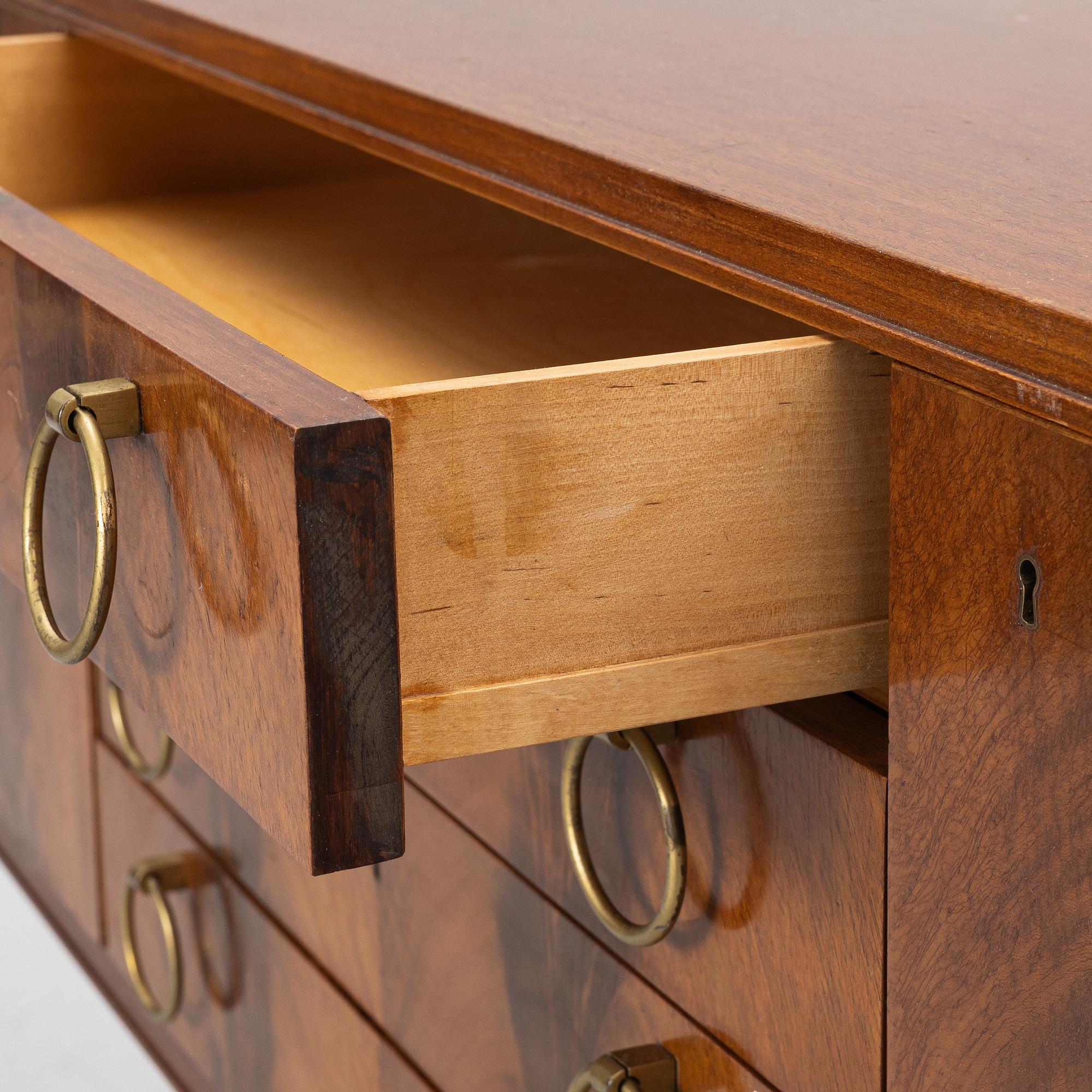 Bertil Fridhagen, sideboard, "Edvard", Svenska Möbelfabrikerna, Bodafors, omkring 1900-talets mitt.