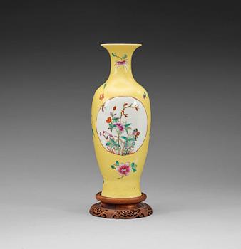 401. A famille rose and yellow sgraffitto vase, late Qing dynasty / early Republic with Qianlong sealmark.