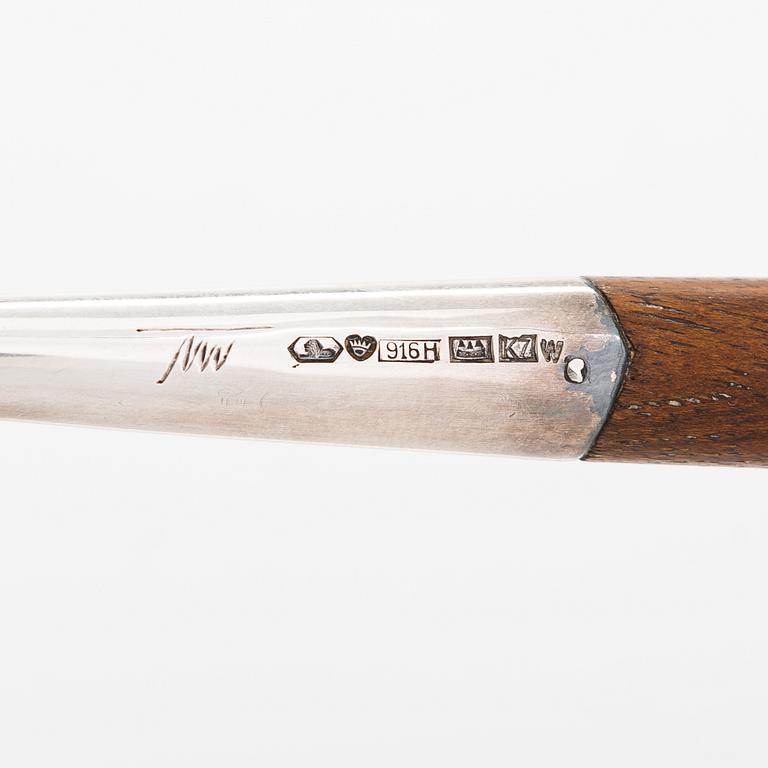 Tapio Wirkkala, Malja, TW 85, silver, Kultakeskus, Hämeenlinna 1963. Malli muotoiltu 1955.