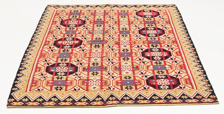 Täcke, rölakan, ca 188 x 116 cm, Skåne, broderad signatur KPD, daterad 1822.