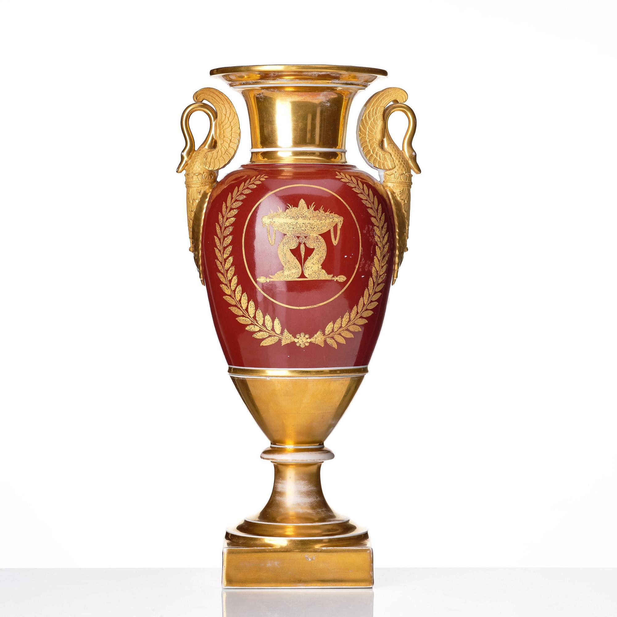Prakturnor, ett par, porslin. Empire, 1800-talets första hälft.