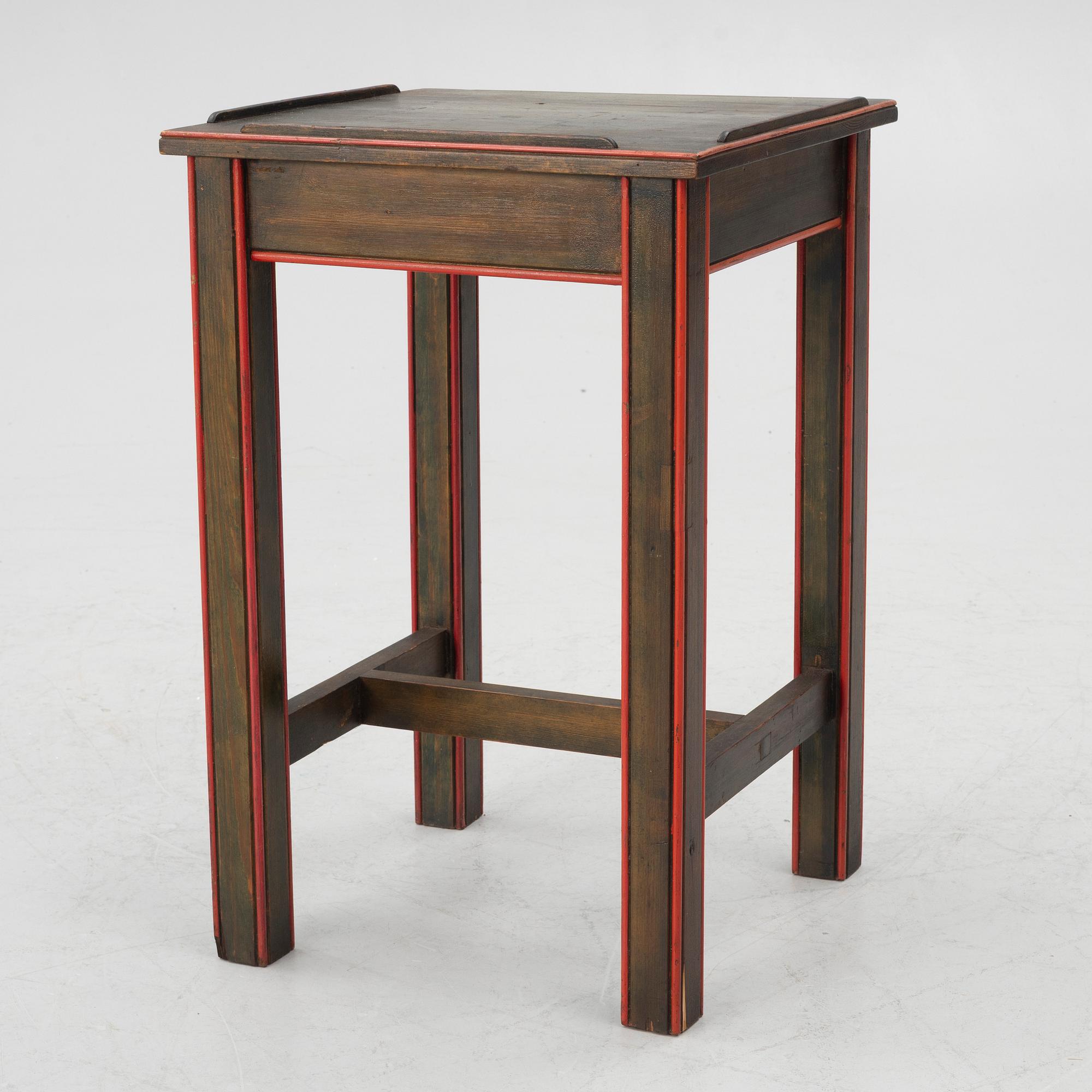 Sängbord, jugend, daterad AD 1908.