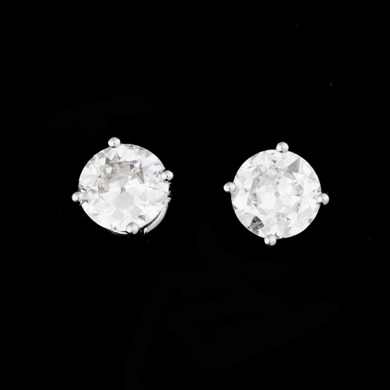 ÖRHÄNGEN, 18K vitguld, gammalslipade diamanter tot. 0,90 ct. Vikt 2,2 g.