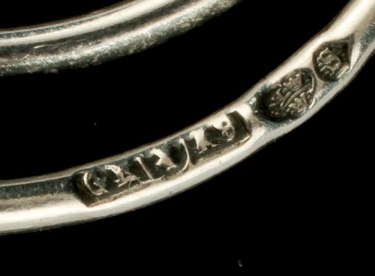 HÄNGE, silver, Georg Kaplan, Stockholm, 1951. Vikt 8 g.