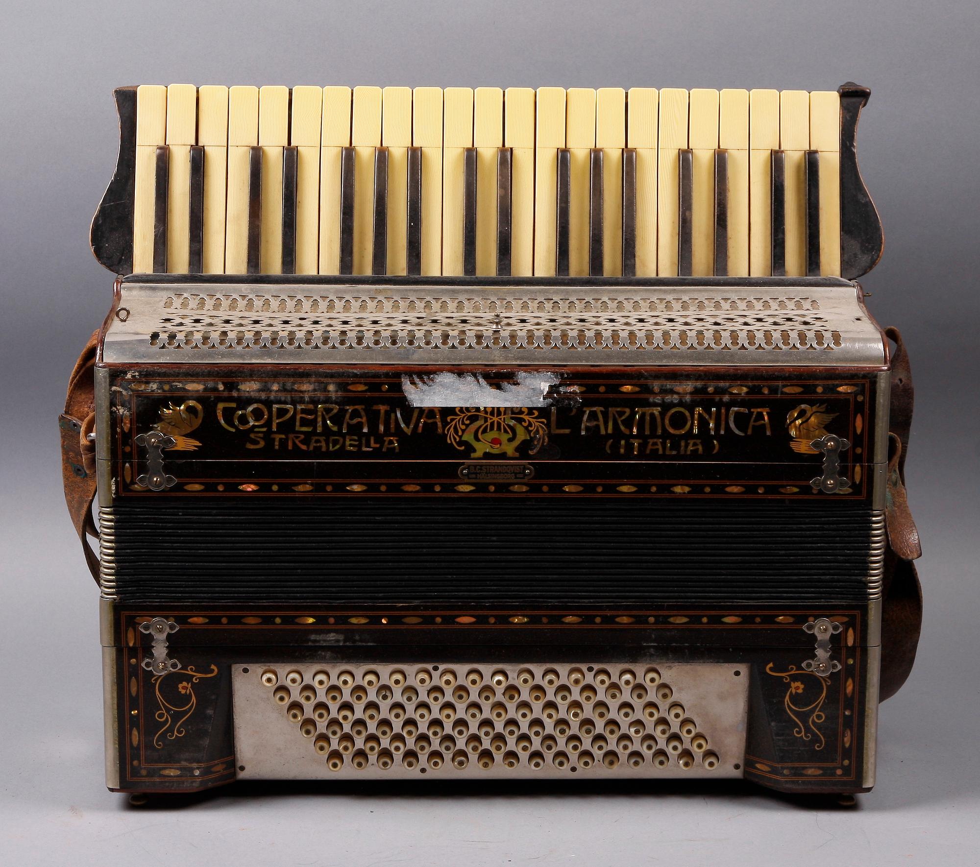 DRAGSPEL, Cooperativa L'Armonica, Stradella Italien. 1900-talets början.