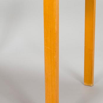 Alvar Aalto, skrivbord, "K81" för O.Y. Huonekalu-ja Rakennustyötehdas A.B. 1900-talets mitt.