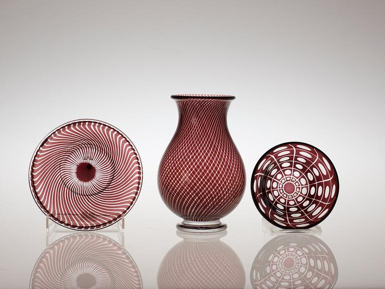 A set of two Edward Hald 'Slipgraal' glass bowls and a vase, Orrefors 1941-49.