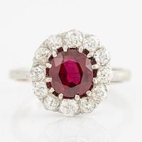 Ring, carved, 18K white gold with a ruby and old-cut diamonds.