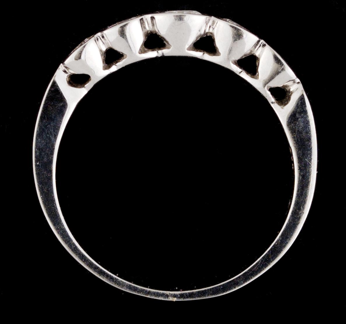 RING, vitguld med diamanter, tot 0.45 ct.